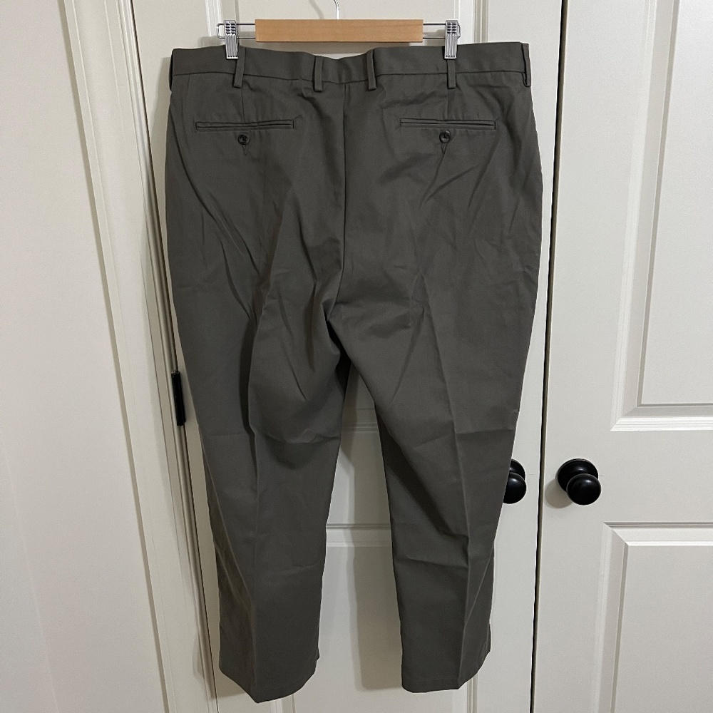 NWT Mens Amazon Essential Brown dress pants 40x28 - NWOT - Picture 2 of 3